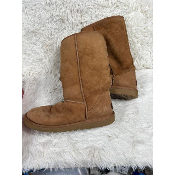 UGG Australia Women's Leather Classic Tall Winter Boots Size W9 Chestnut - Picture 2 of 9